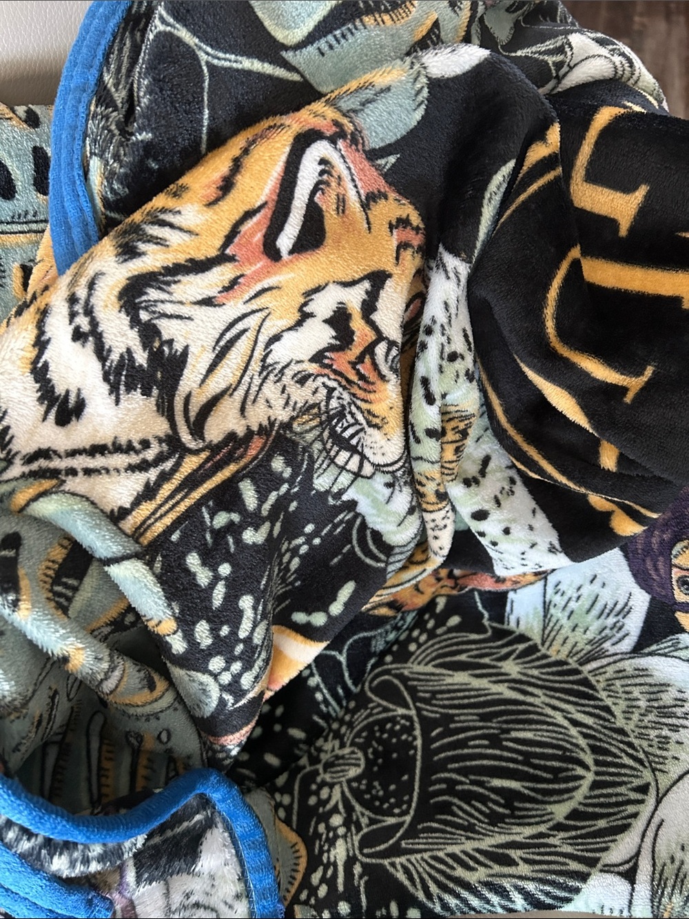 Luxe Jungle Tiger Plush Blanket | Statement Throw | New ✨ - Picture 8 of 10
